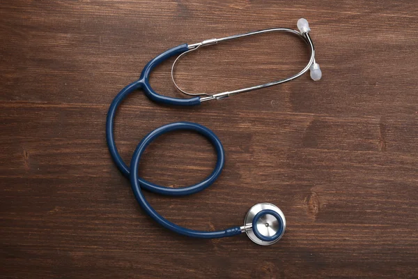 Stéthoscope sur fond en bois — Photo