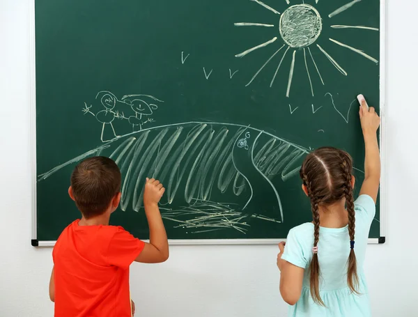 Blackboard Okulda Çizim Çocuklar Telifsiz Stok Imajlar