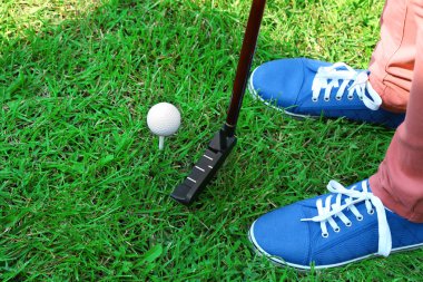 Golf sahasında golf oyuncu