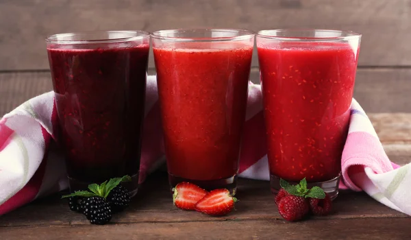 Berry cocktails and berries — 스톡 사진