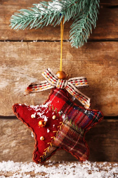 木制背景的圣诞装饰品 — 图库照片