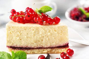 Sofrada böğürtlenli leziz cheesecake.