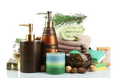 Esans çam, el yapımı Sabun ve krema ile çam özü ve spa uygulamaları, üzerinde beyaz izole