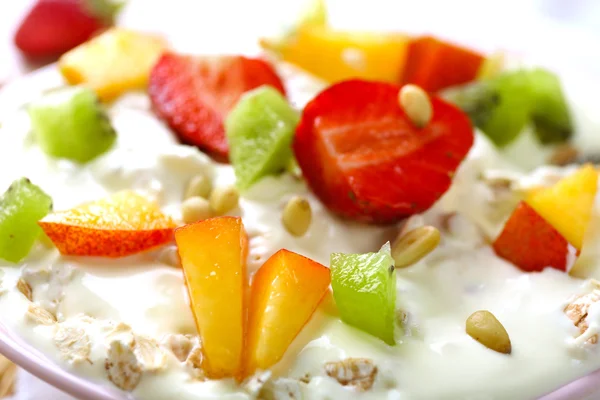 Desayuno saludable con avena casera, primer plano —  Fotos de Stock