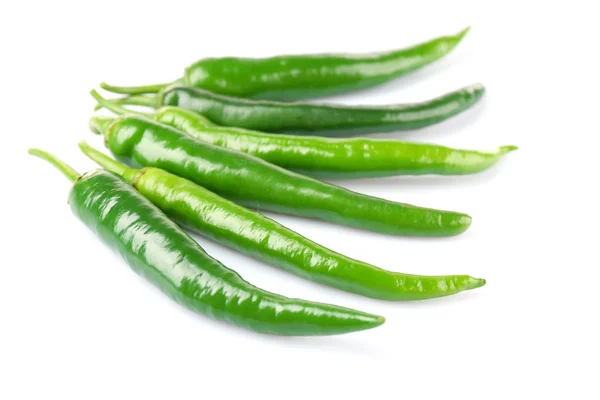 Elszigetelt fehér zöld csípős paprika — Stock Fotó