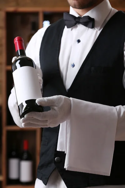 Bartender working on bar background — Stock Photo, Image