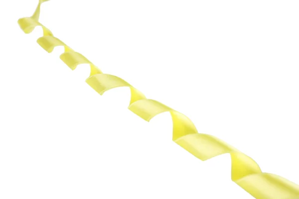黄卷曲丝带上白色孤立 — 图库照片