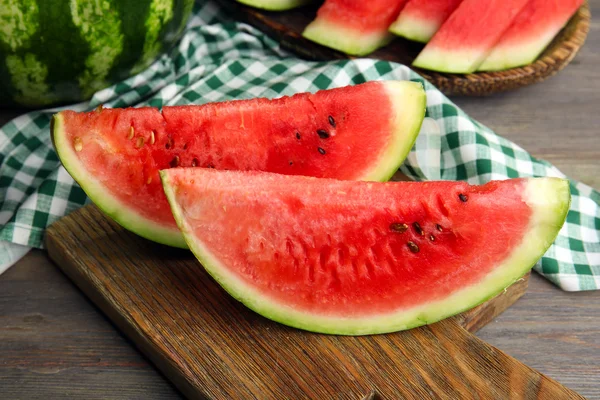 Slices of ripe watermelon on wooden table close up — Stock Photo, Image