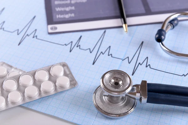 Stethoscope on cardiogram  sheet, closeup — Stock Photo, Image