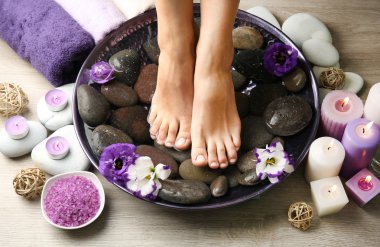 Spa'da kadın ayakları
