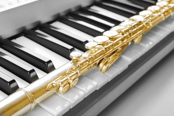 Strumento di flauto e pianoforte — Foto Stock