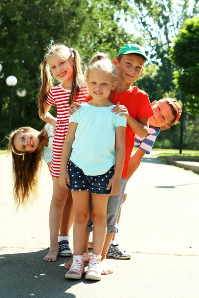 Niños activos felices en el parque —  Fotos de Stock