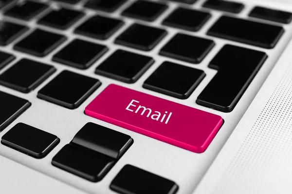 Zbliżenie E-mail przycisk klawiatury — Zdjęcie stockowe