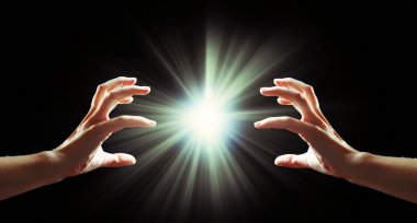 İnsan eli ile ışık