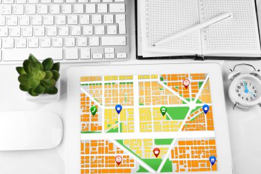 Harita gps navigasyon uygulaması ile tablet