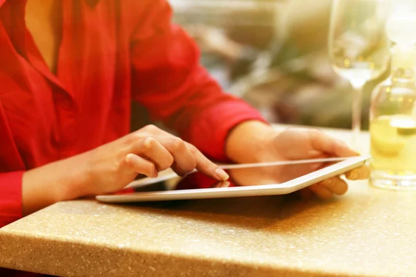 Woman with tablet computer — Stock Photo, Image