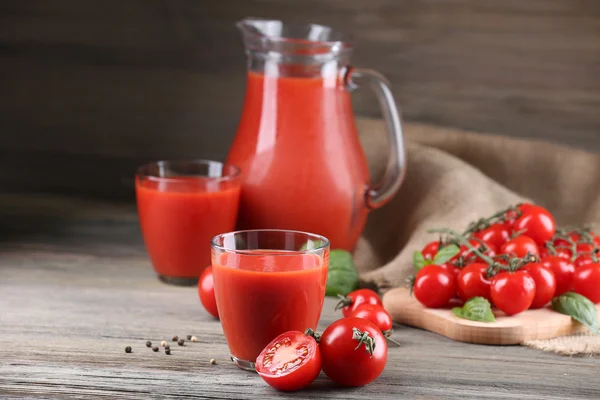 Suco de tomate com legumes — Fotografia de Stock