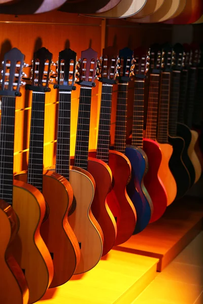 Guitars in music store — Stock Photo, Image