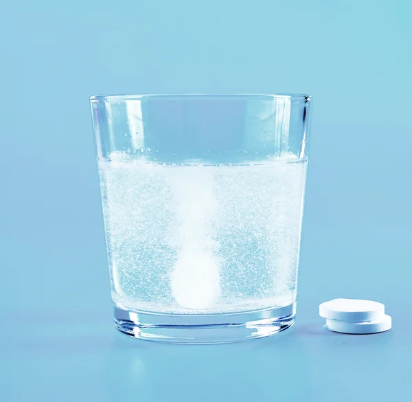 Glass of water and pills — Stock Photo, Image