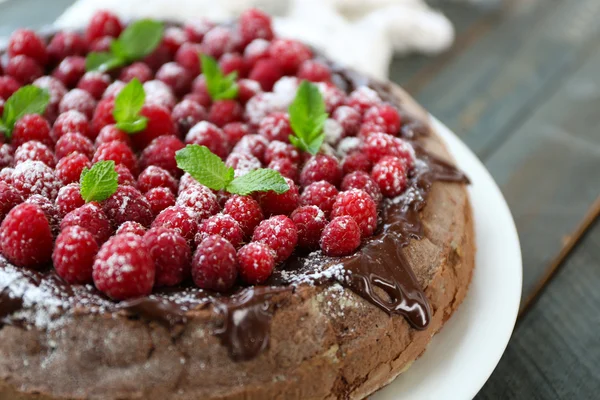 Kuchen mit Schokoladenglasur — Stockfoto