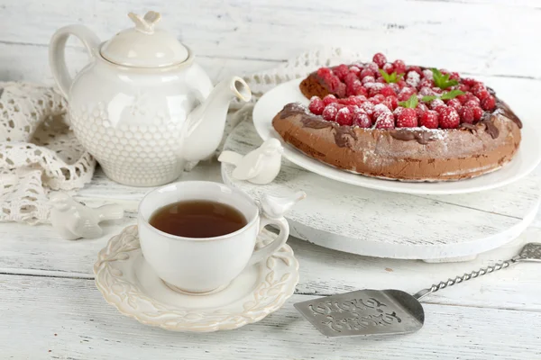 Gâteau avec glaçage au chocolat — Photo