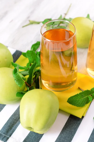 リンゴジュースと果物 — ストック写真