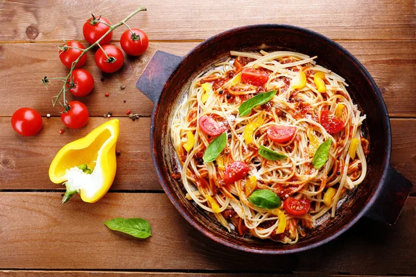 Spaghetti fatti in casa bolognese — Foto Stock