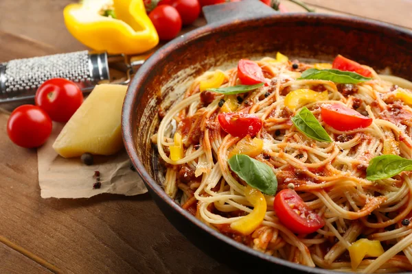 Spaghetti fatti in casa bolognese — Foto Stock