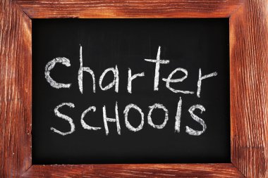 Charter okulları kara tahta yazılı