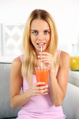 Genç ve güçlü bir kadın.