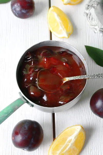 Sabrosa mermelada de ciruela casera — Foto de Stock