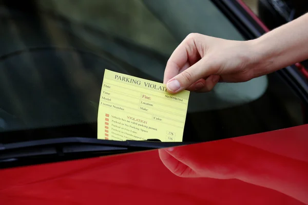 Naruszenia Bilet Parkingowy Szybie Samochodu — Zdjęcie stockowe