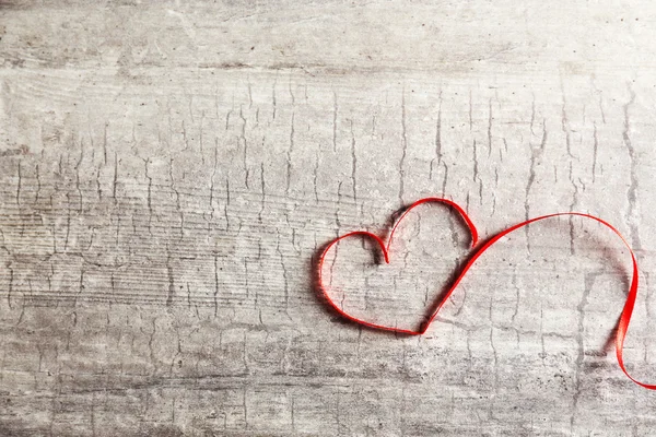 Cinta roja del corazón — Foto de Stock