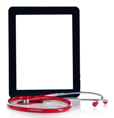 Boş tablet ve üzerinde beyaz izole stetoskop