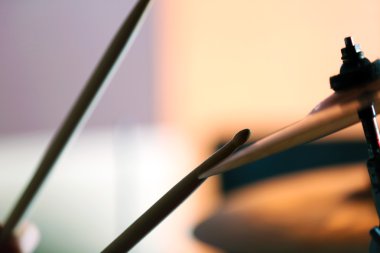 hi-hat zil odaklı davul seti