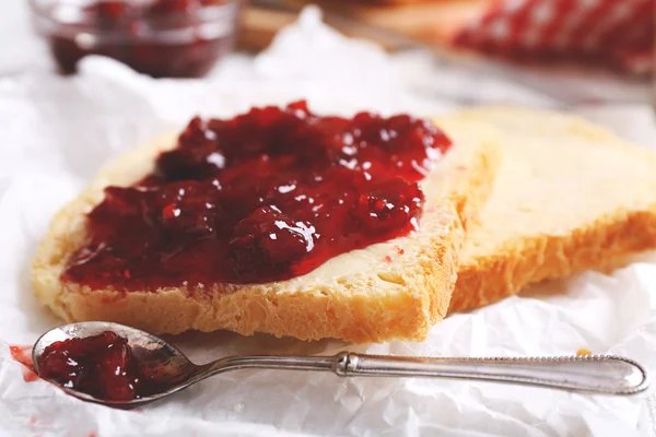 Pan con mantequilla y mermelada casera — Foto de Stock