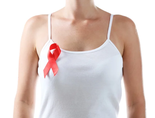 Czerwona wstążka znak na kobiece kobieta koszula — Zdjęcie stockowe
