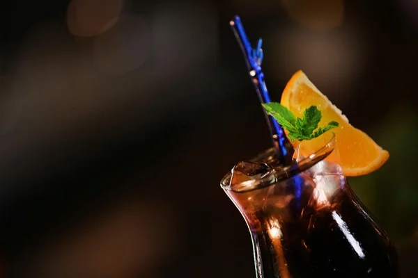 Cocktail no fundo do bar — Fotografia de Stock