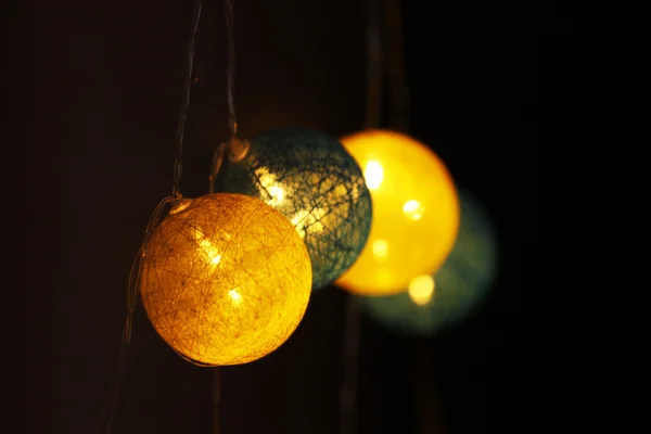 Luces brillantes sobre fondo oscuro — Foto de Stock