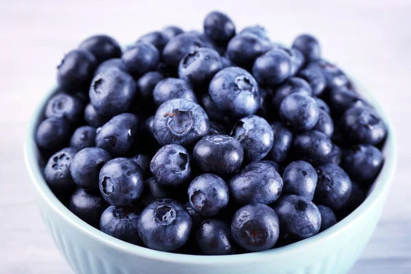 Fresh blueberries in bowl close up — Stock Photo, Image