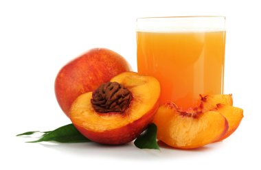 Cam üzerinde beyaz izole şeftali suyu