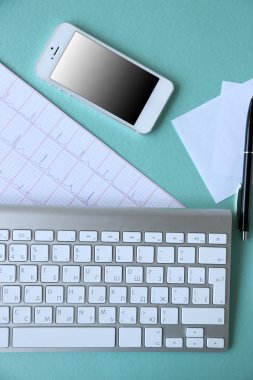 Klavye ile tıbbi natürmort