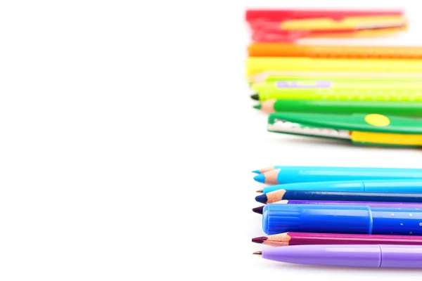 Farbenfrohe Schulschreibwaren isoliert auf weiß — Stockfoto