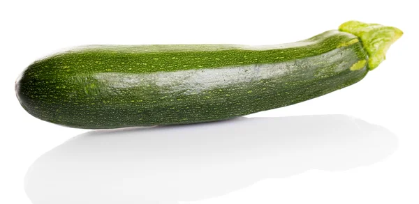 Courgettes fraîches isolées sur blanc — Photo