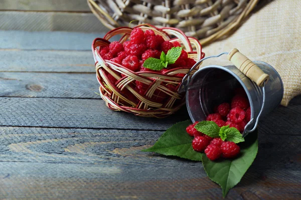 Sweet raspberries on wooden  background — Stock Photo, Image