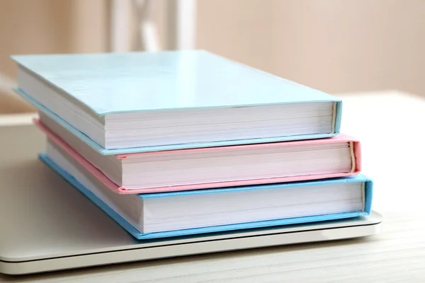 Stack of books with laptop on table close up — Stock Photo, Image