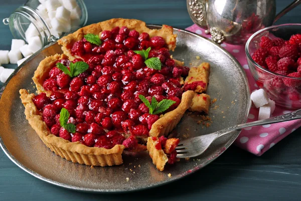 Piece of tart with raspberries on tray, close-up — Stock Photo, Image