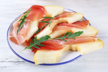Parma ham ahşap tablo, closeup prosciutto ile kavun