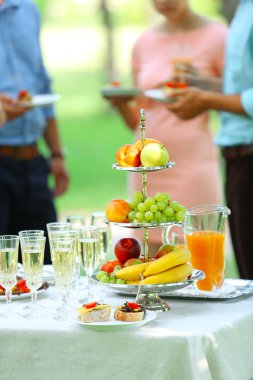 Kahve ve öğle yemeği ofisinde Bahçe kır