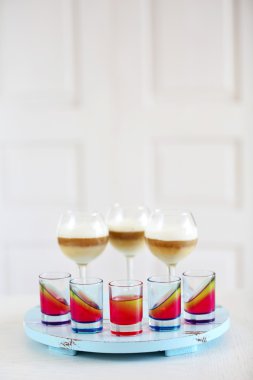 Jöle tatlılar hafif arka plan üzerinde